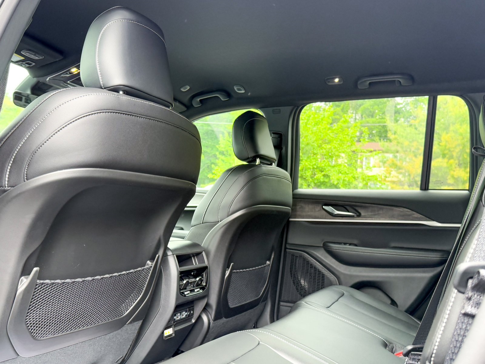 Vehicle image 34 of 39