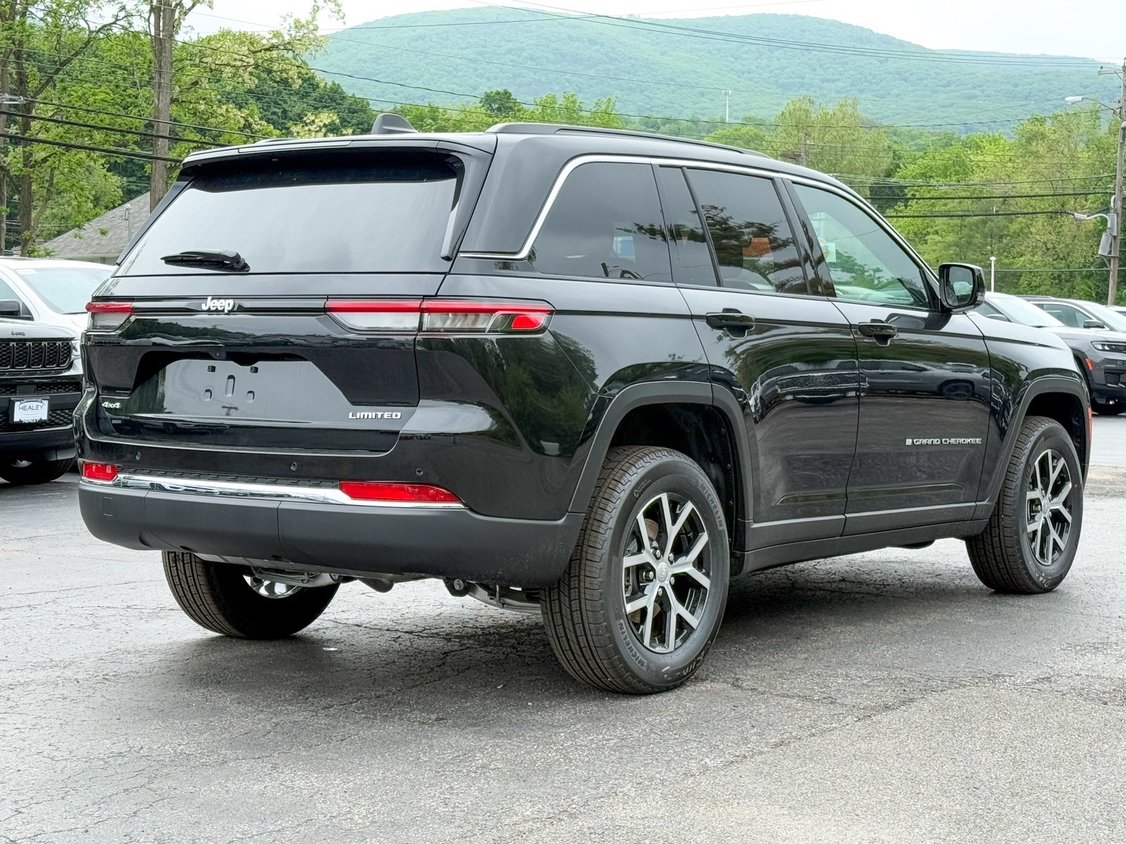 Vehicle image 5 of 39