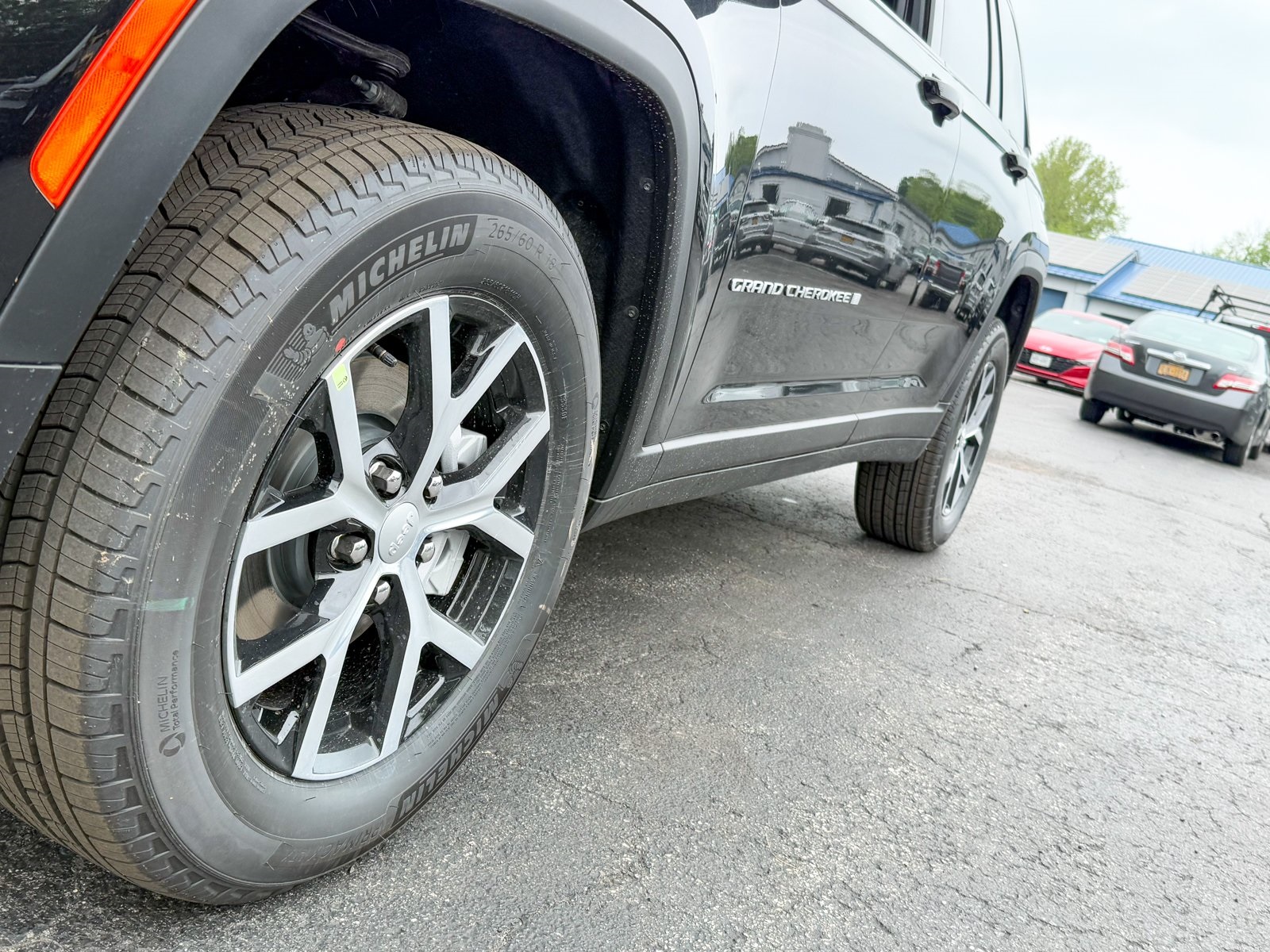 Vehicle image 16 of 39