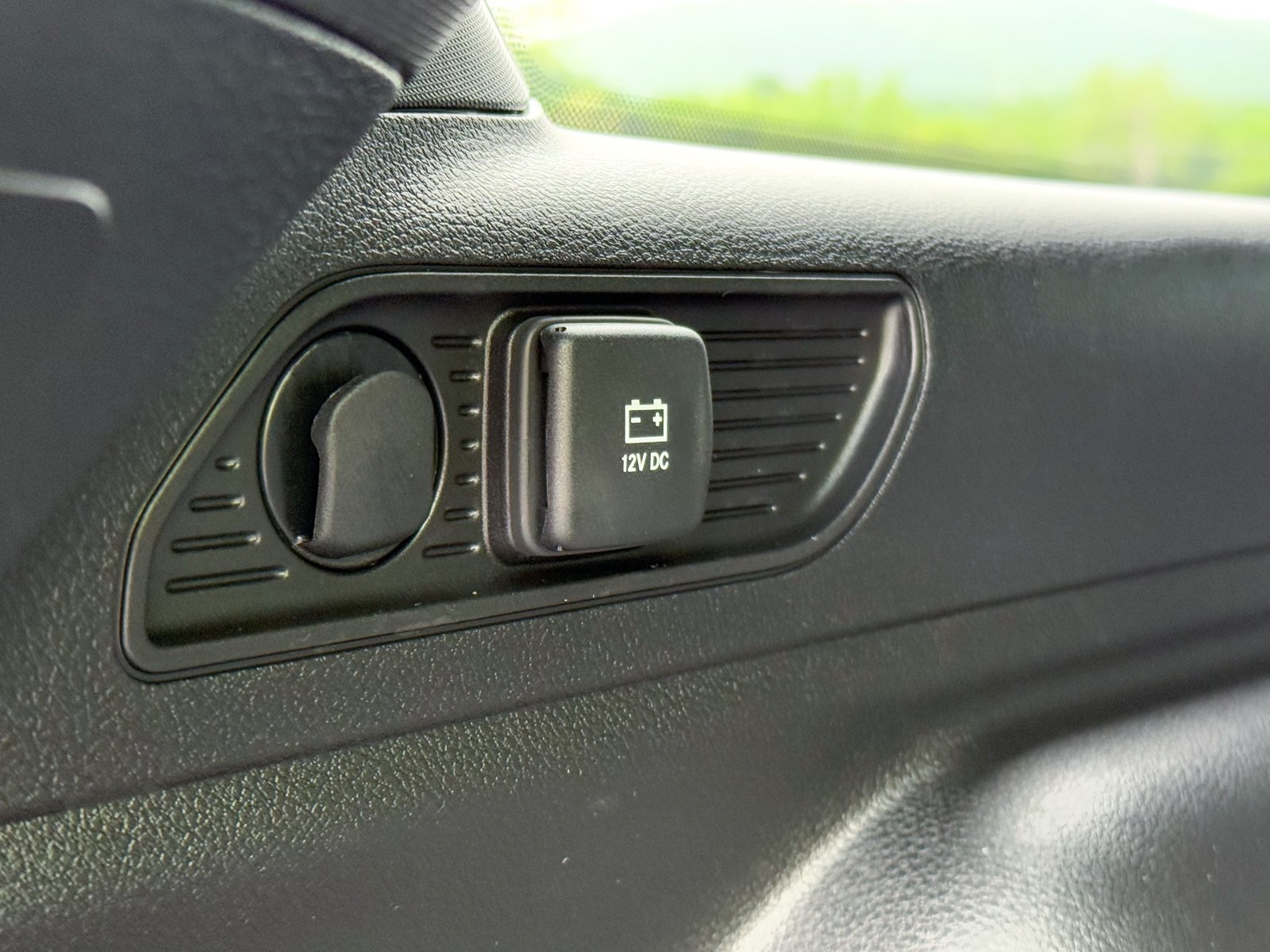 Vehicle image 37 of 39