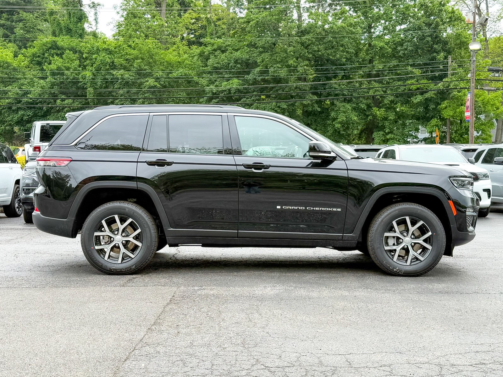 Vehicle image 4 of 39