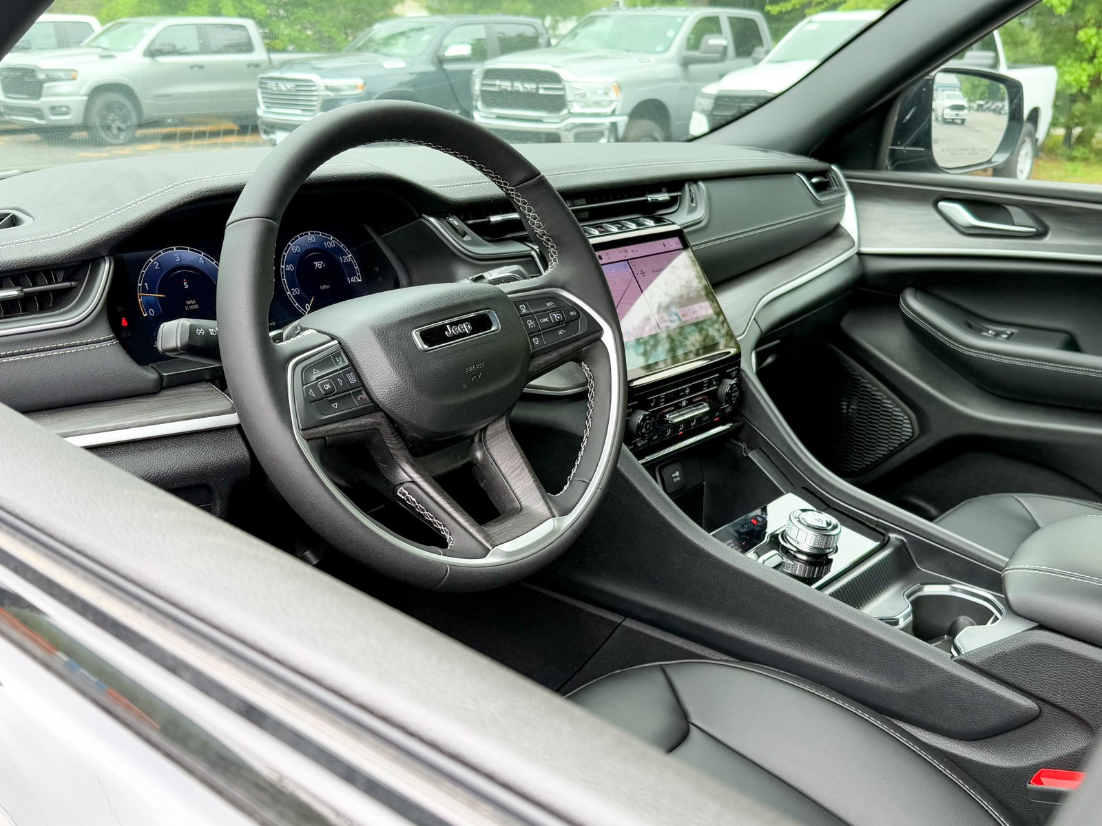 Vehicle image 9 of 39