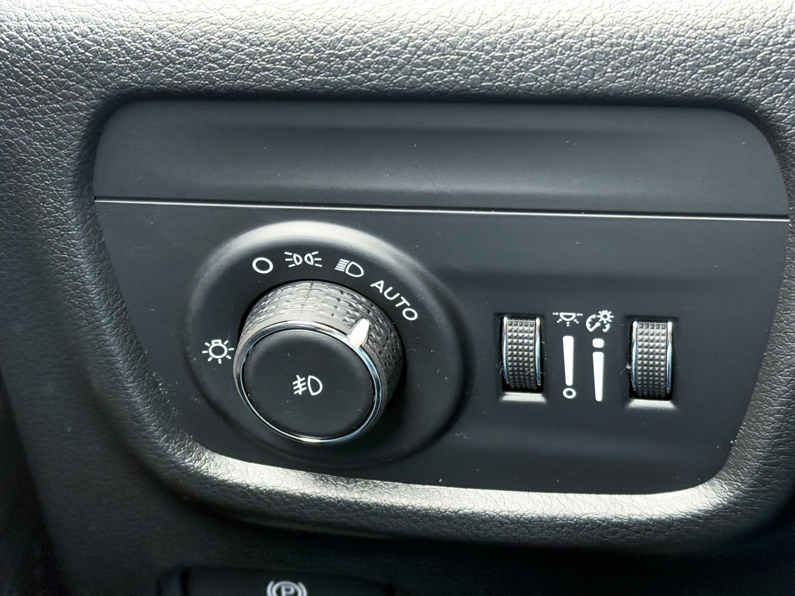 Vehicle image 28 of 39