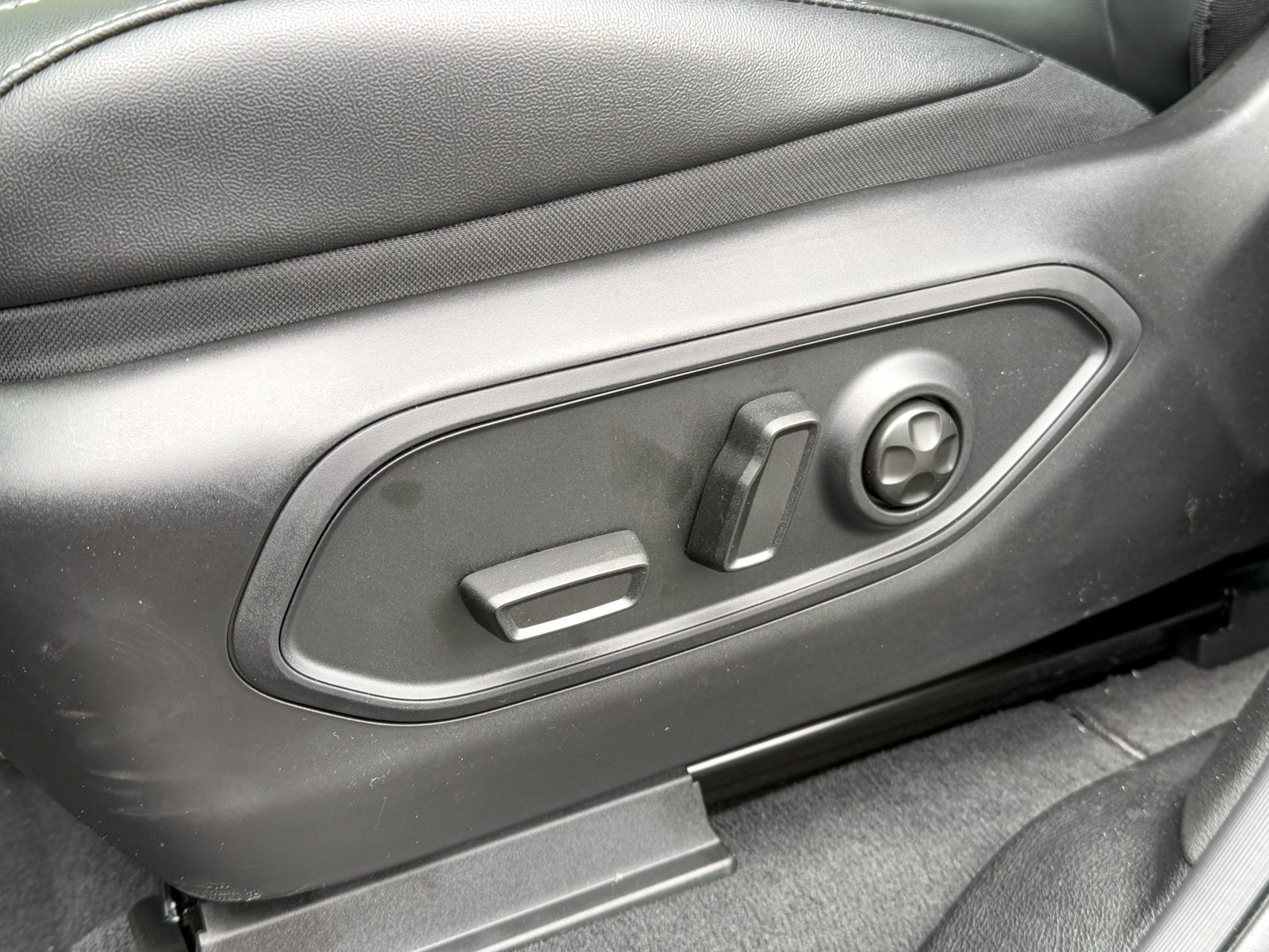 Vehicle image 11 of 39