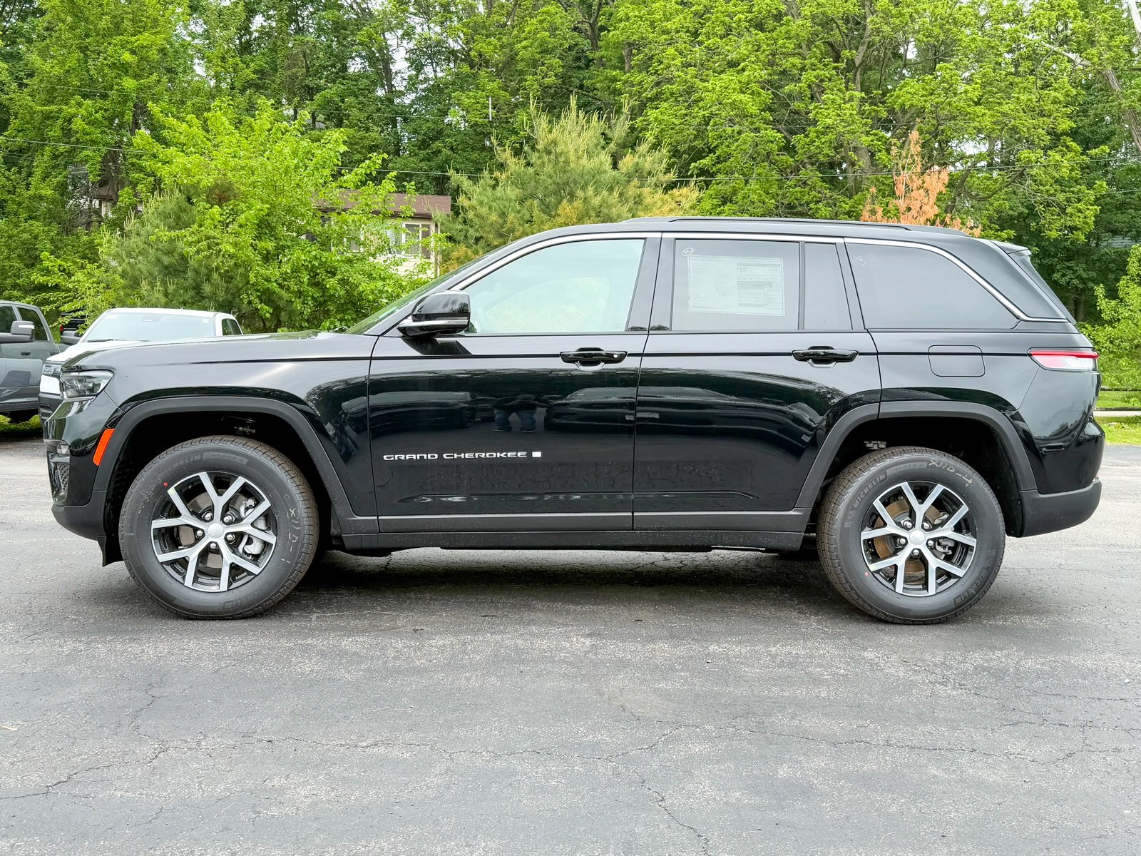 Vehicle image 8 of 39