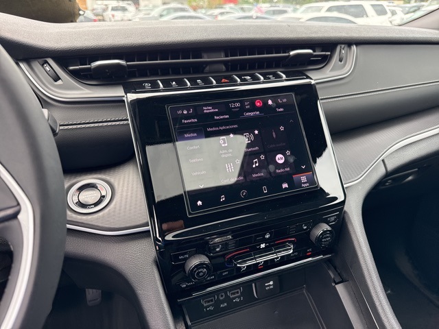 Vehicle image 20 of 33