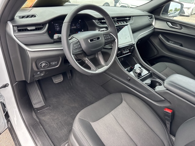 Vehicle image 15 of 33