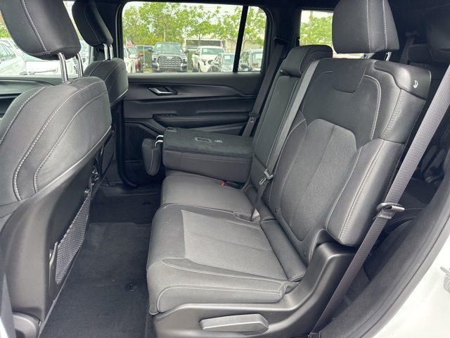 Vehicle image 13 of 33