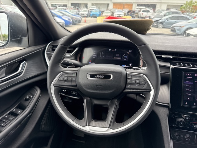 Vehicle image 18 of 33