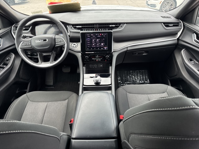 Vehicle image 17 of 33