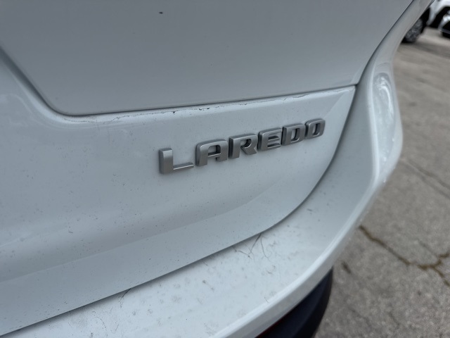 Vehicle image 27 of 33