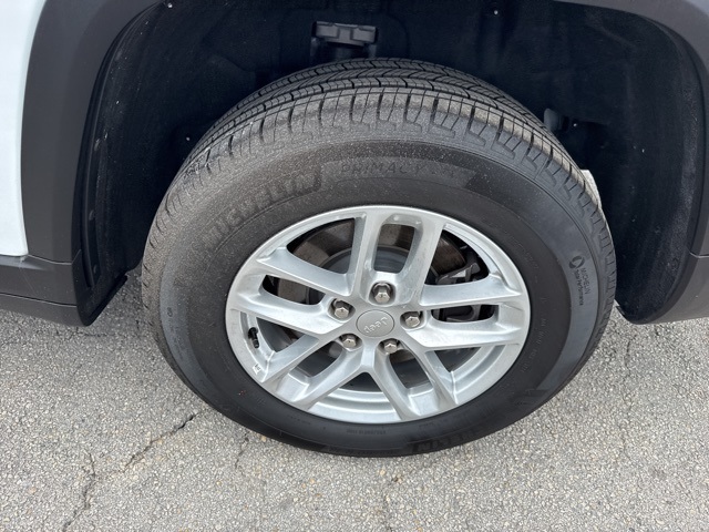 Vehicle image 9 of 33