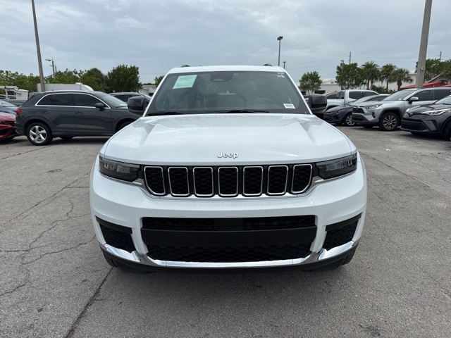 Vehicle image 2 of 33