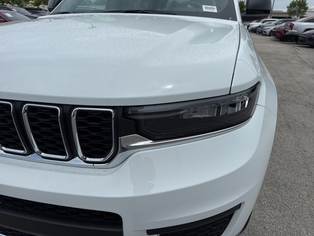 Vehicle image 31 of 33