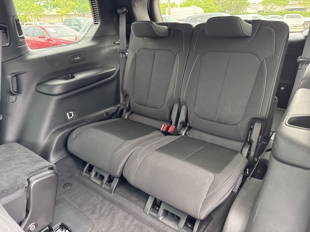 Vehicle image 14 of 33