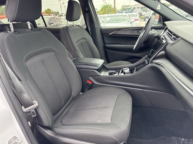 Vehicle image 11 of 33
