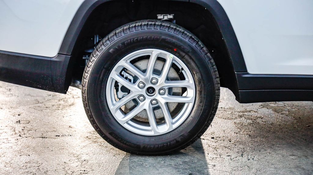 2025 Jeep Grand Cherokee L Laredo X Image 9 of 30