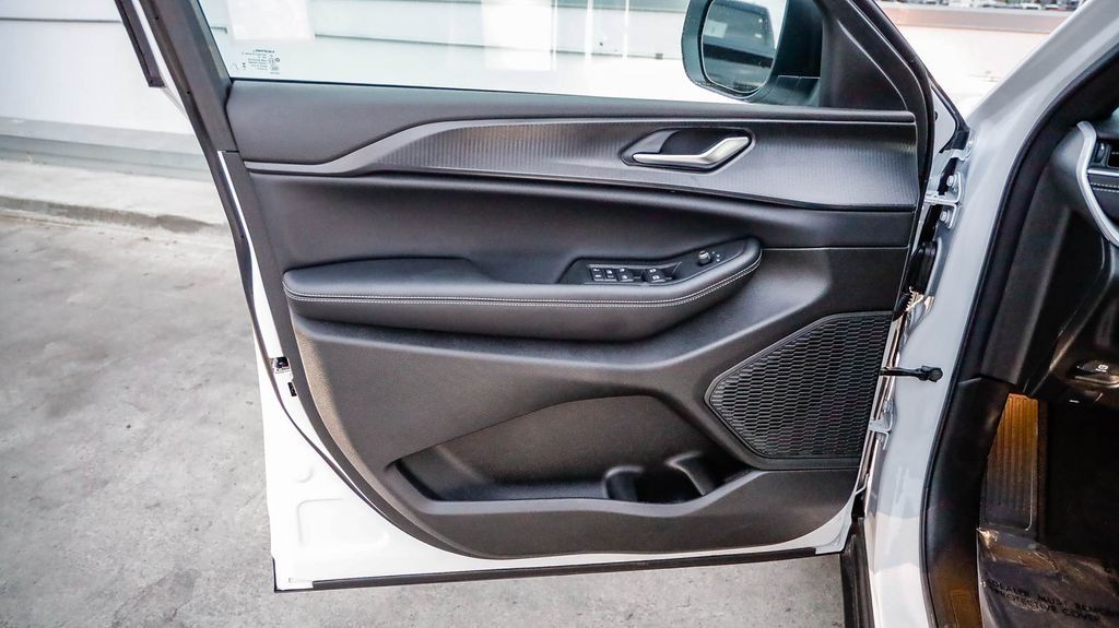 2025 Jeep Grand Cherokee L Laredo X Image 24 of 30