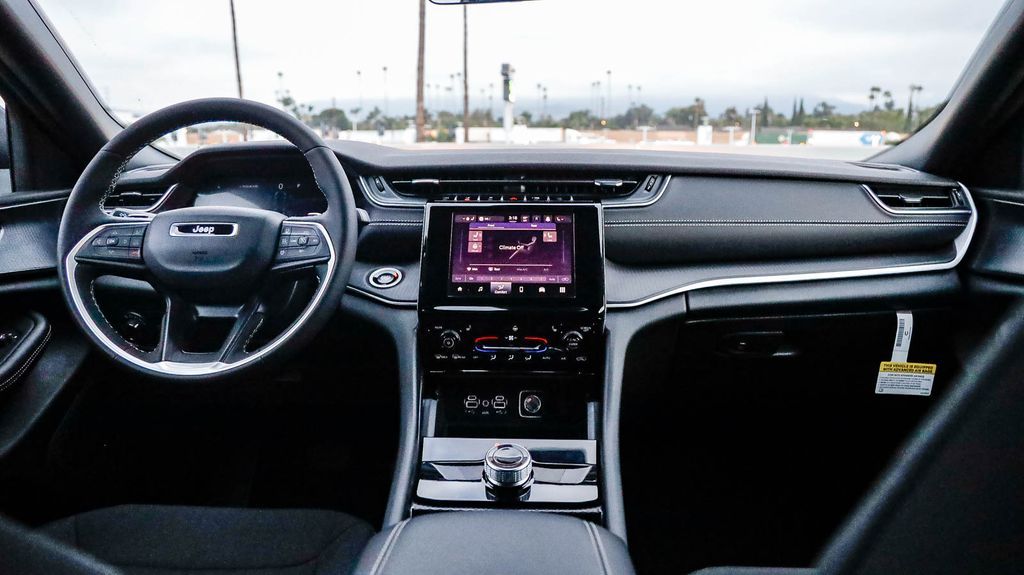 2025 Jeep Grand Cherokee L Laredo X Image 17 of 30