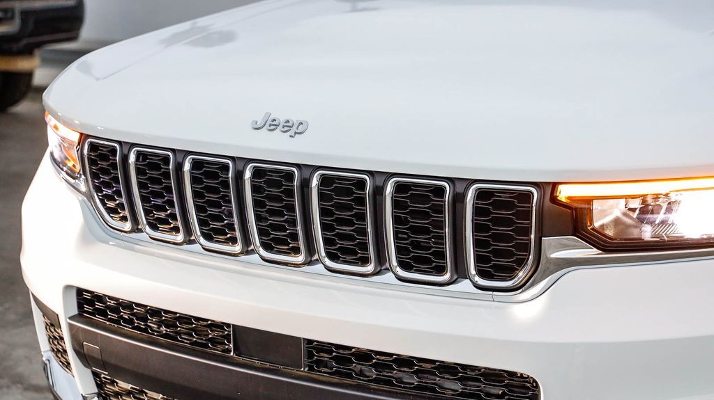 2025 Jeep Grand Cherokee L Laredo X Image 27 of 30