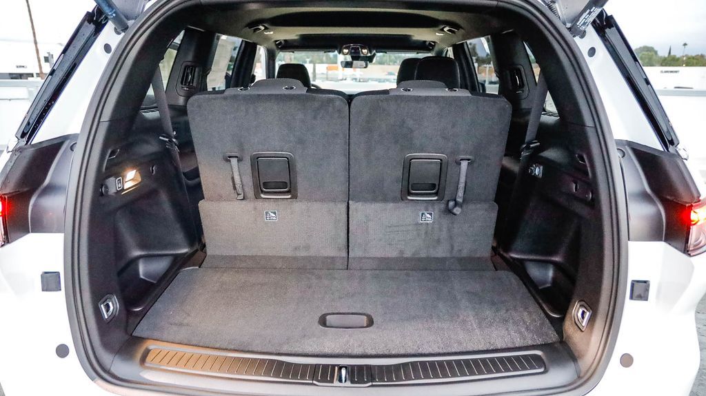 2025 Jeep Grand Cherokee L Laredo X Image 11 of 30