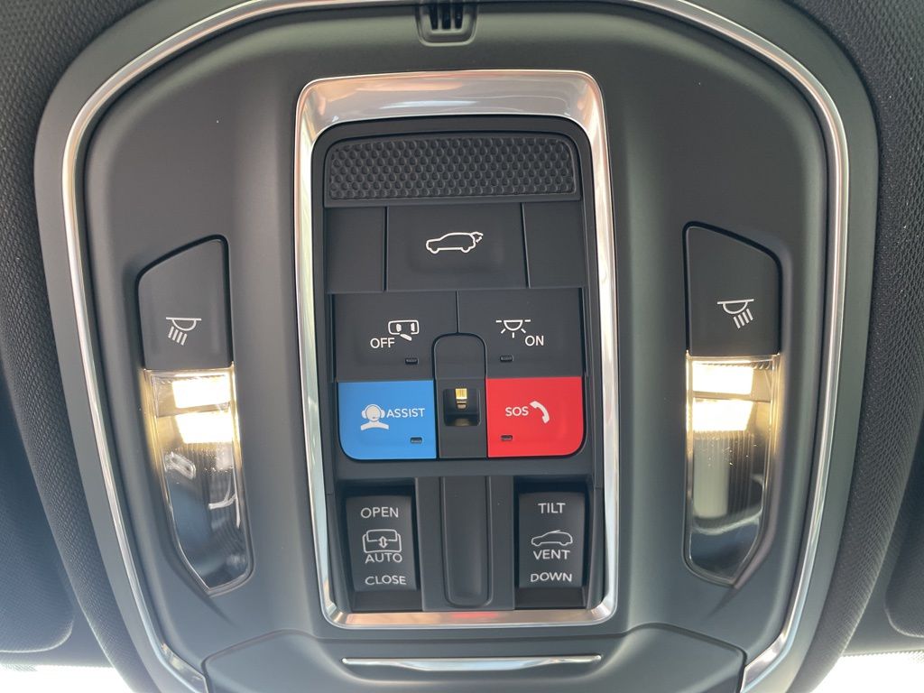 2025 Jeep Grand Cherokee L Laredo Image 24 of 26