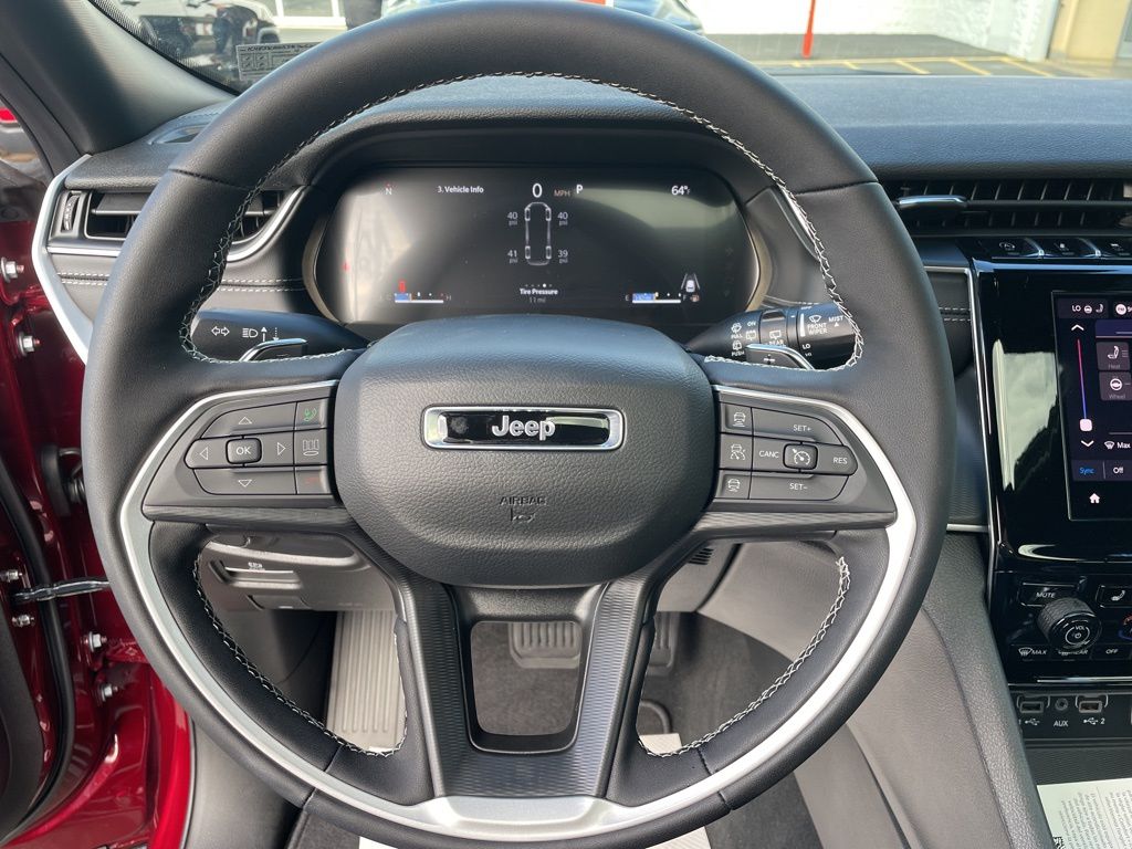 2025 Jeep Grand Cherokee L Laredo Image 15 of 26