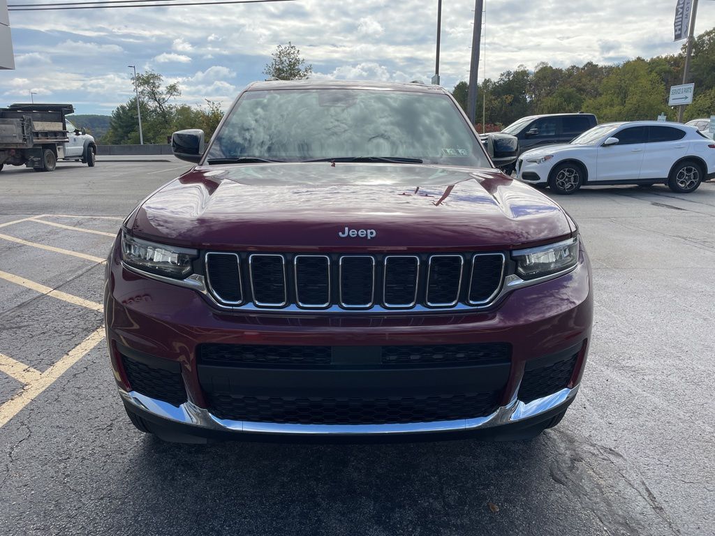 2025 Jeep Grand Cherokee L Laredo Image 2 of 26
