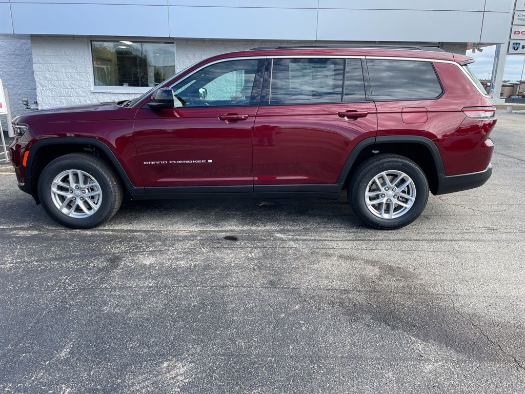 2025 Jeep Grand Cherokee L Laredo Image 7 of 26
