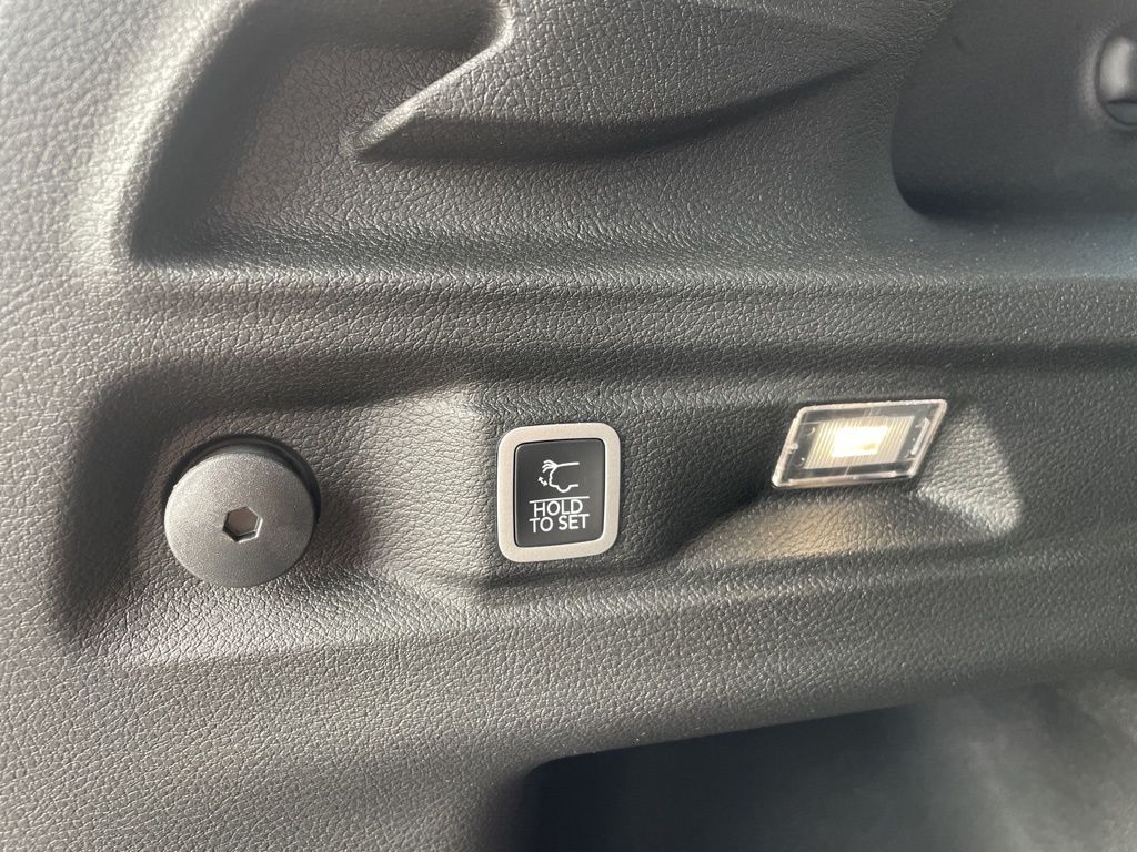 2025 Jeep Grand Cherokee L Laredo Image 22 of 26