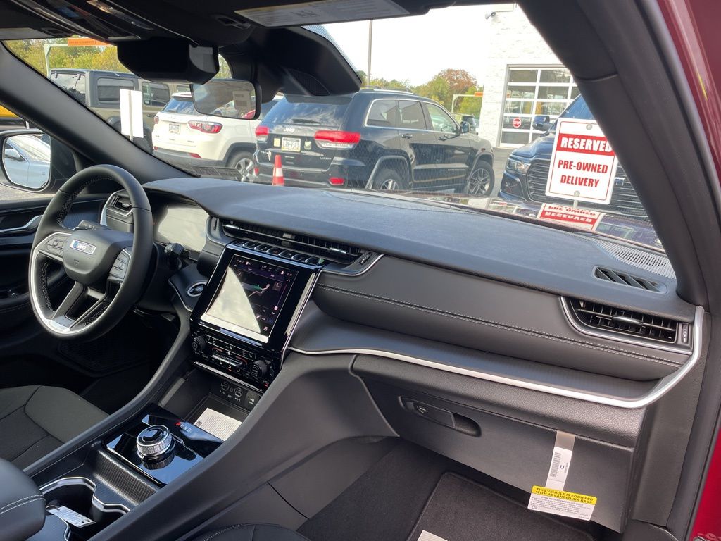 2025 Jeep Grand Cherokee L Laredo Image 14 of 26