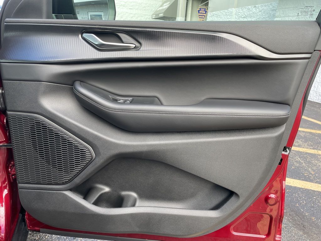 2025 Jeep Grand Cherokee L Laredo Image 21 of 26