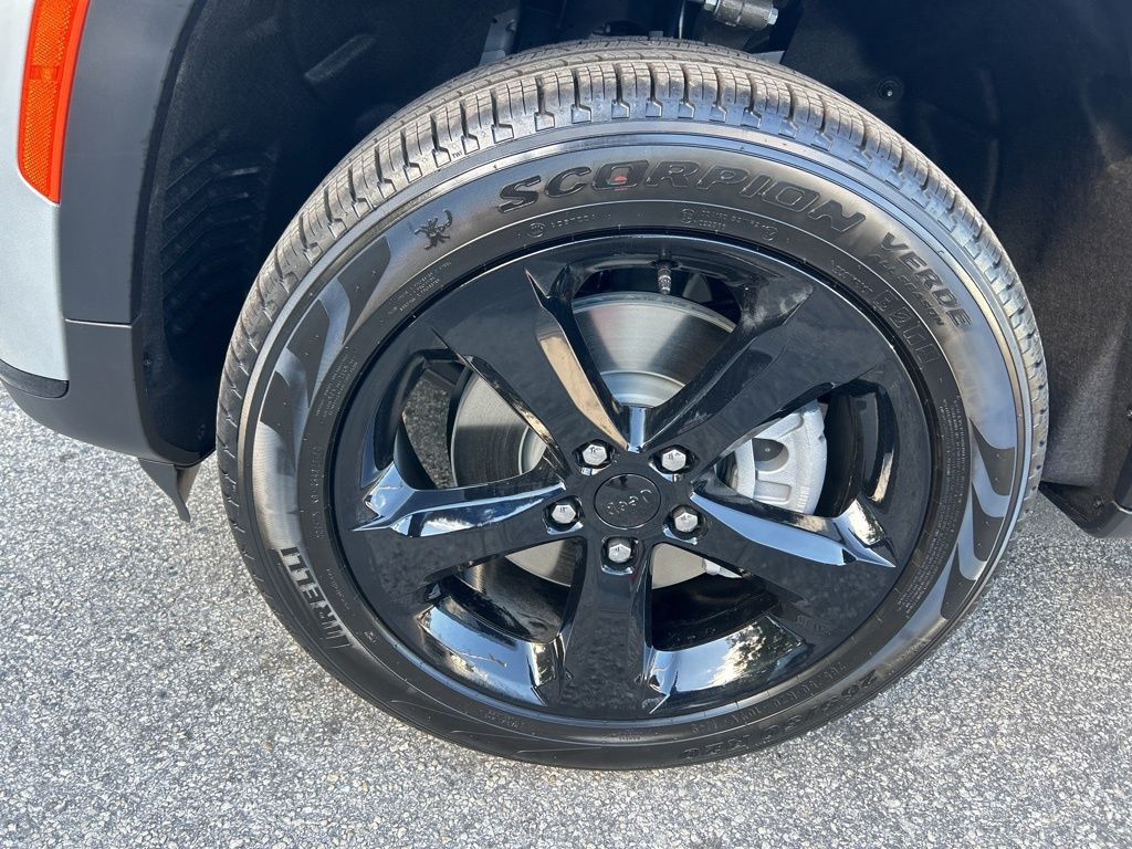 Vehicle image 18 of 51