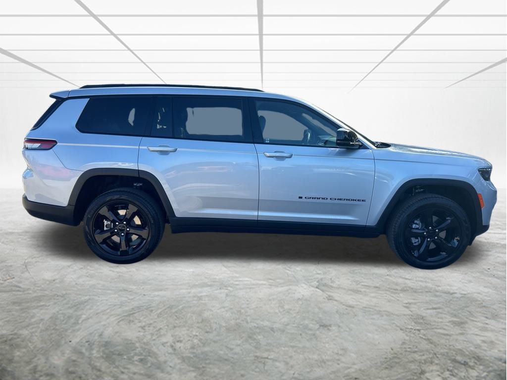 Vehicle image 4 of 51