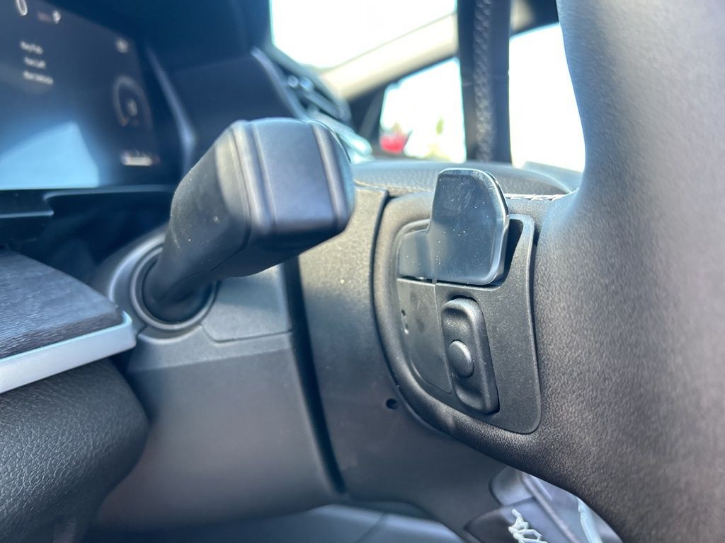 Vehicle image 41 of 51
