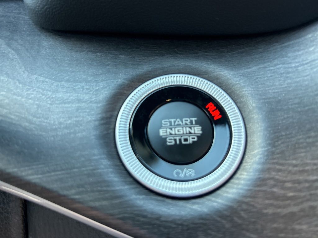 Vehicle image 46 of 51