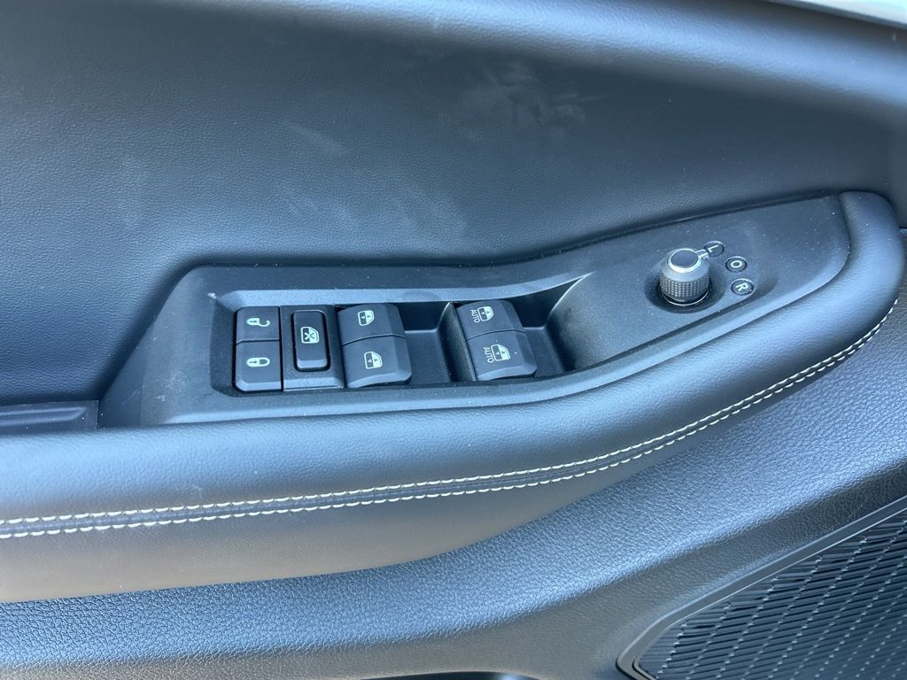 Vehicle image 38 of 51