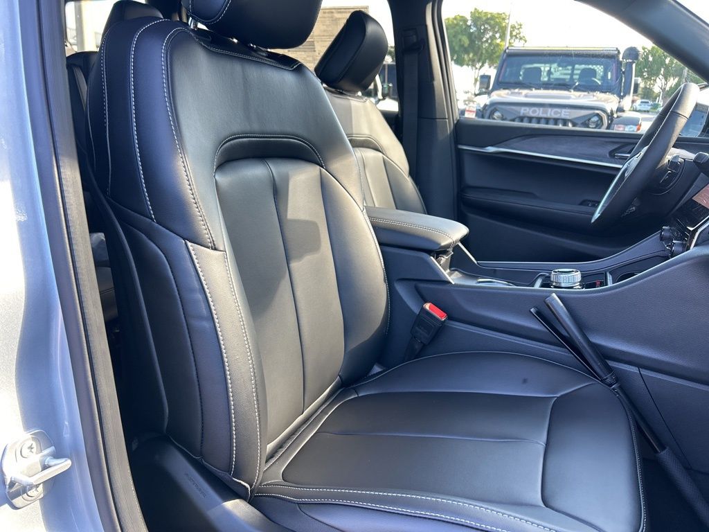Vehicle image 23 of 51