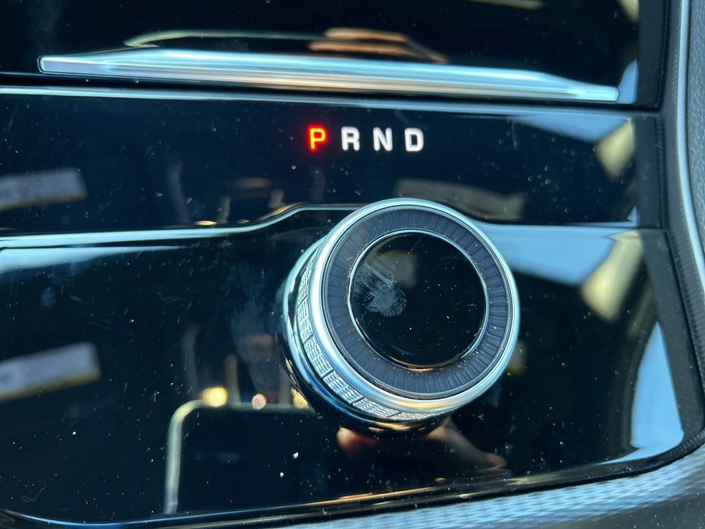 Vehicle image 14 of 51