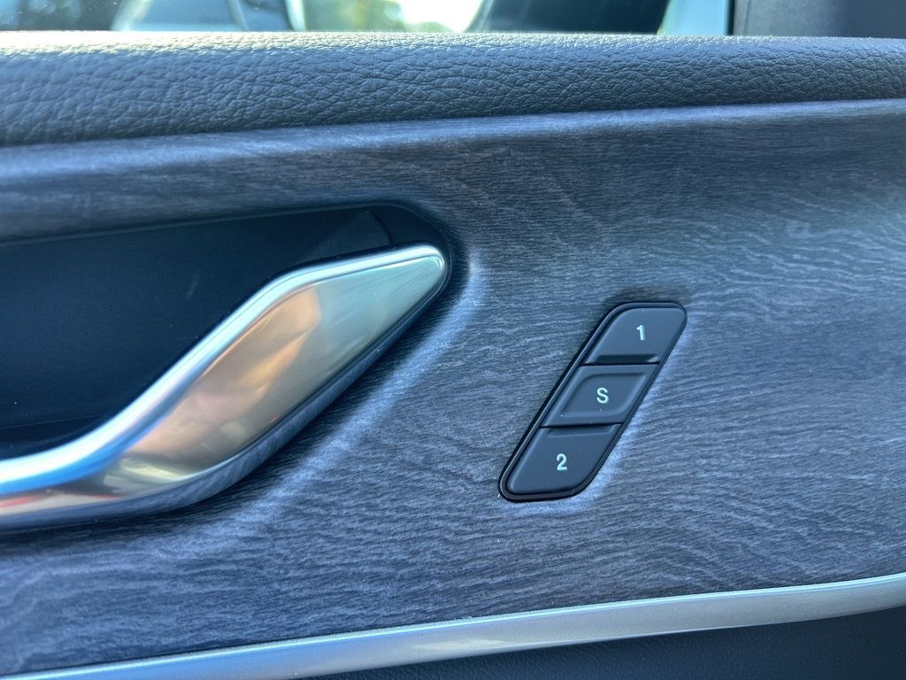 Vehicle image 39 of 51