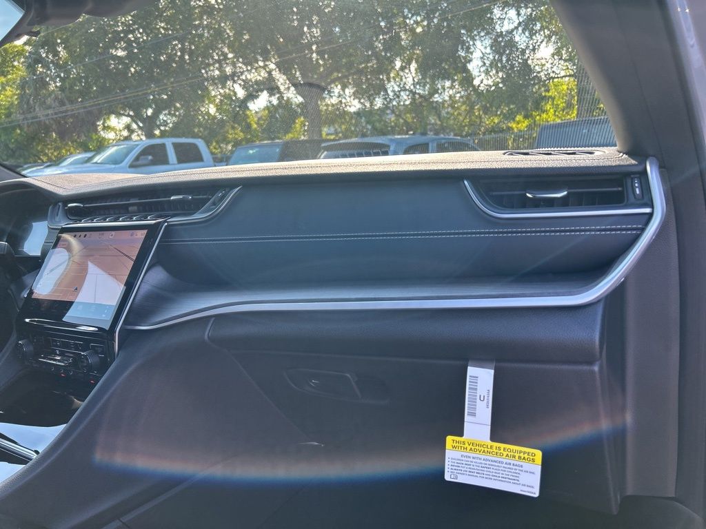 Vehicle image 25 of 51