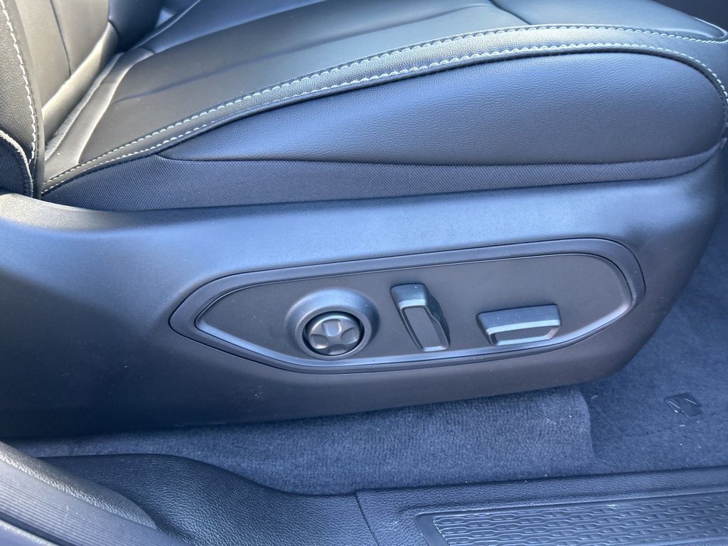 Vehicle image 24 of 51