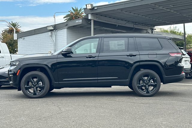 2025 Jeep Grand Cherokee L Limited Image 8 of 28