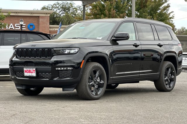 2025 Jeep Grand Cherokee L Limited Image 1 of 28