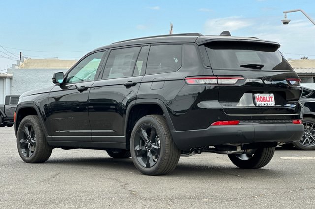 2025 Jeep Grand Cherokee L Limited Image 7 of 28