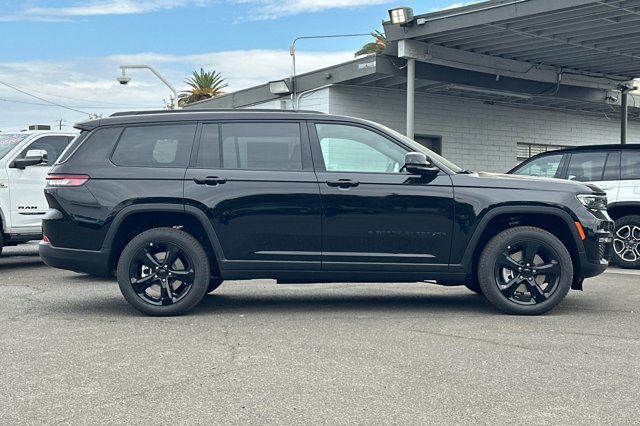 2025 Jeep Grand Cherokee L Limited Image 4 of 28