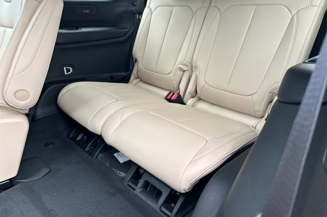 2025 Jeep Grand Cherokee L Limited Image 11 of 28