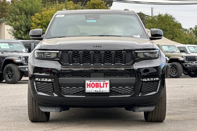 2025 Jeep Grand Cherokee L Limited Image 3 of 28