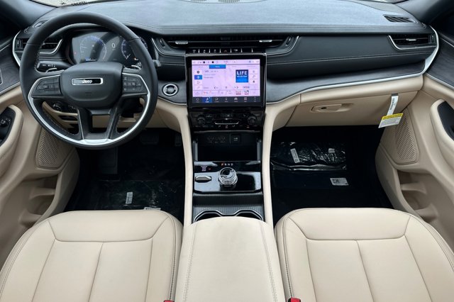 2025 Jeep Grand Cherokee L Limited Image 13 of 28