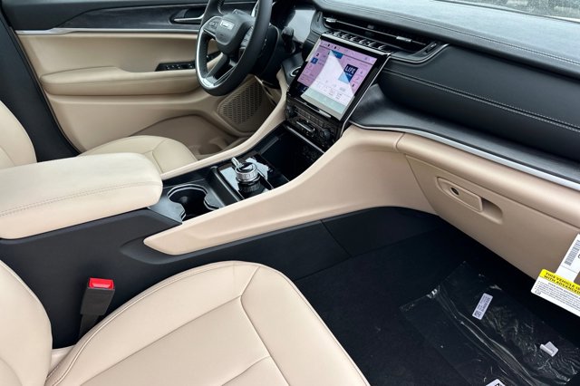 2025 Jeep Grand Cherokee L Limited Image 15 of 28